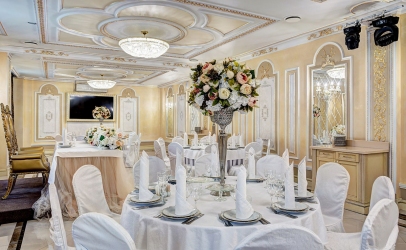 Зал Версаль