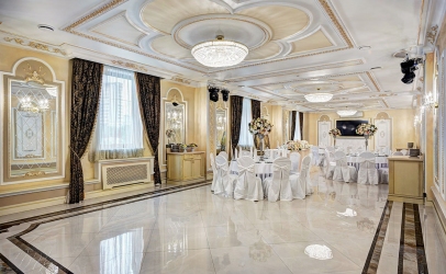 Зал Версаль