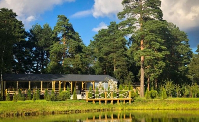 Основной зал и вся прилегающая территория 1га