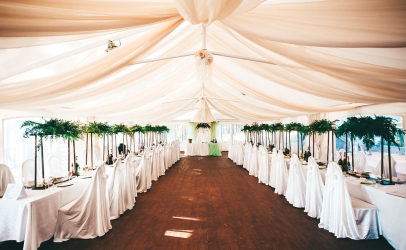 Летняя площадка с шатрами