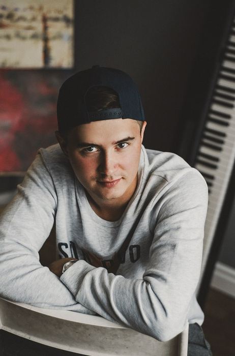 Дмитрий Артёмов