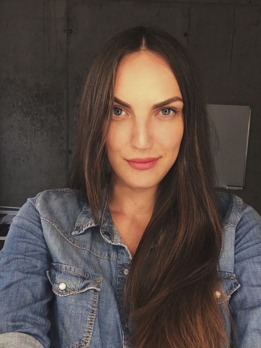 Яна Олейникова