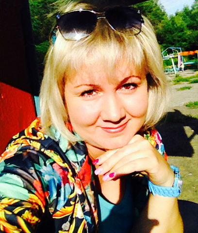 Ведущая Юлия