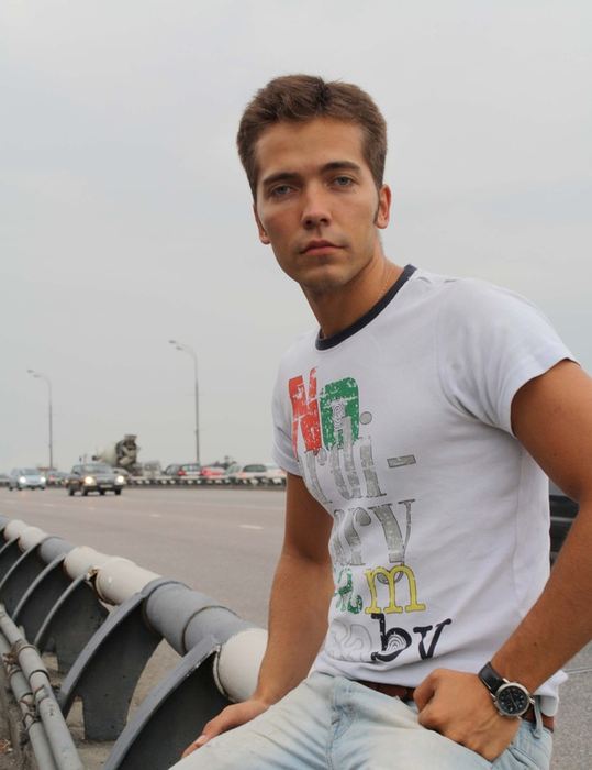 Александр Крутских