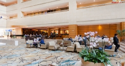 Атриум Crowne Plaza Moscow Атриум Crowne Plaza Moscow — интерьер зала