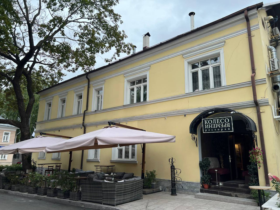 Летняя веранда — Ресторан Колесо времени