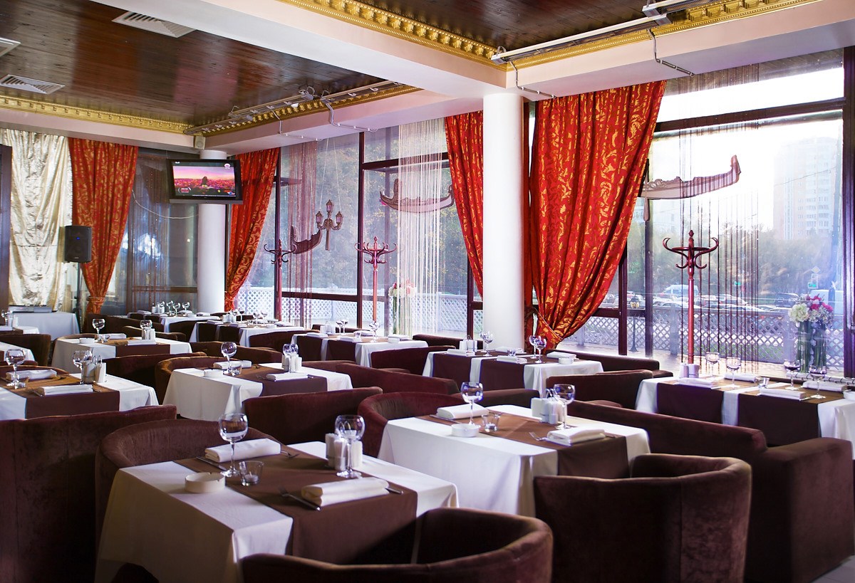 Общий зал — Де Марко Солнцево