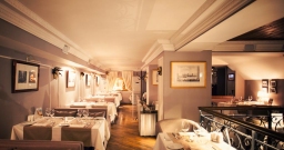 Зал на 2 этаже Зал на 2 этаже — интерьер зала