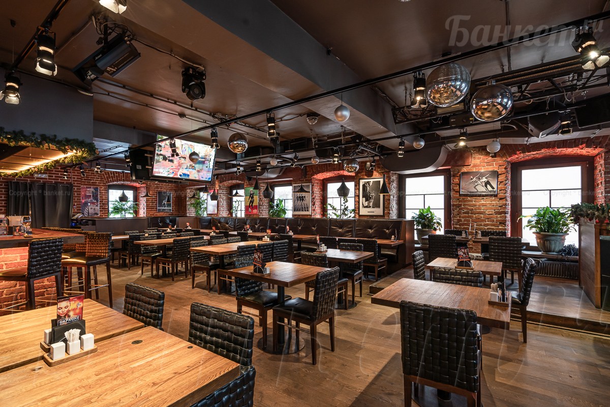 2-й этаж  — Бар BQ Cafe & Pizzeria Mario