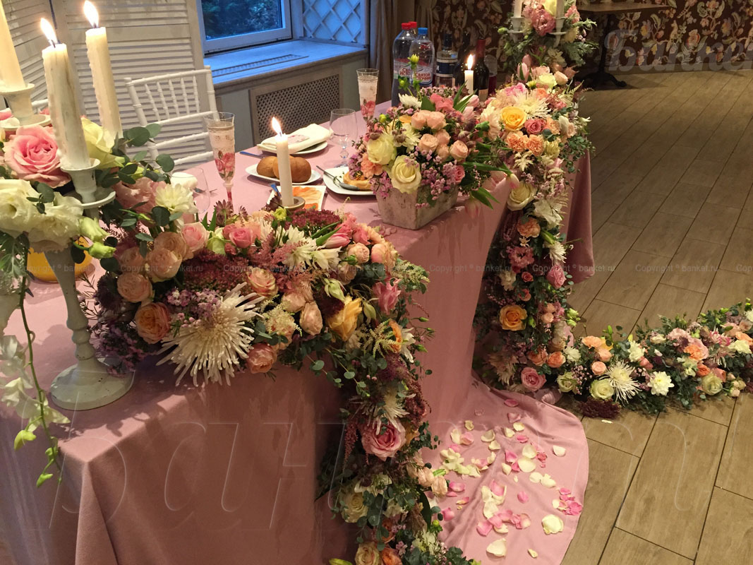 Основной зал — Буржуа кафе