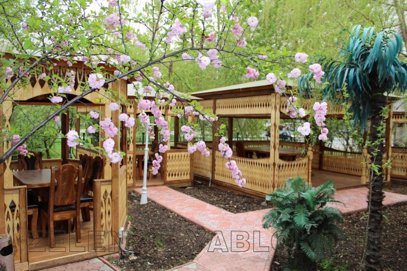 Летняя веранда — Ресторан Зеленое Яблоко