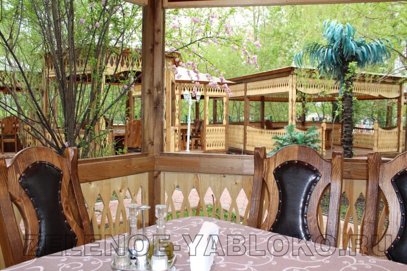 Летняя веранда — Ресторан Зеленое Яблоко