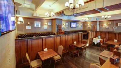Основной зал — Beef & Beer  (Бииф энд Биир)