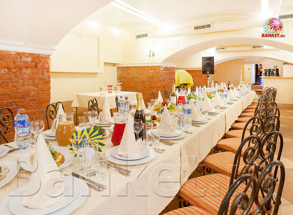 Банкетный зал  — Таверна Сивый Мерин
