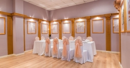 Малый зал Малый зал — интерьер зала