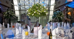 Балкон ресторана — интерьер зала