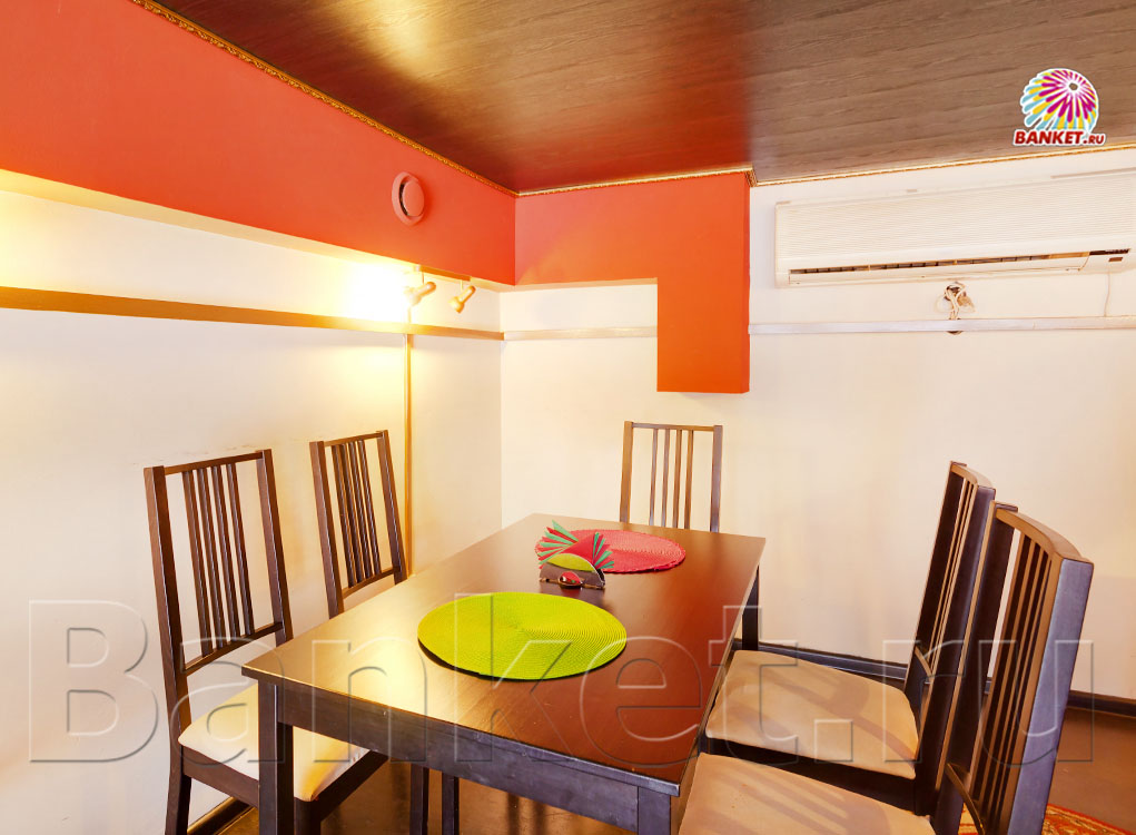 Верхний зал — Кафе Цайт