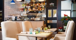 Ресторан PiLove café — интерьер зала