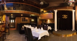 Ресторан-Караоке бар — интерьер зала