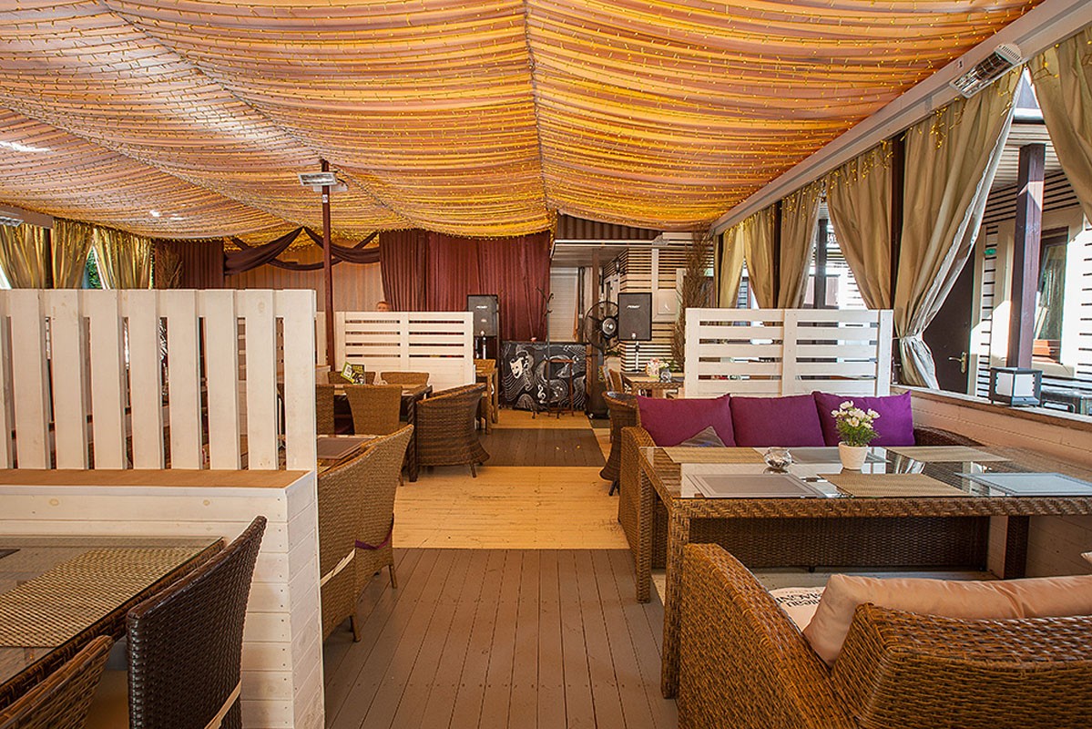 Веранда — Кафе Маска / Café Maska