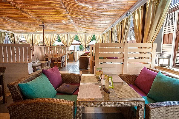 Кафе Маска / Café Maska, Веранда — фото