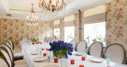 Средний зал Средний зал — интерьер зала