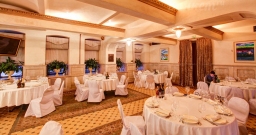 Главный зал на первом этаже  — подробнее о зале