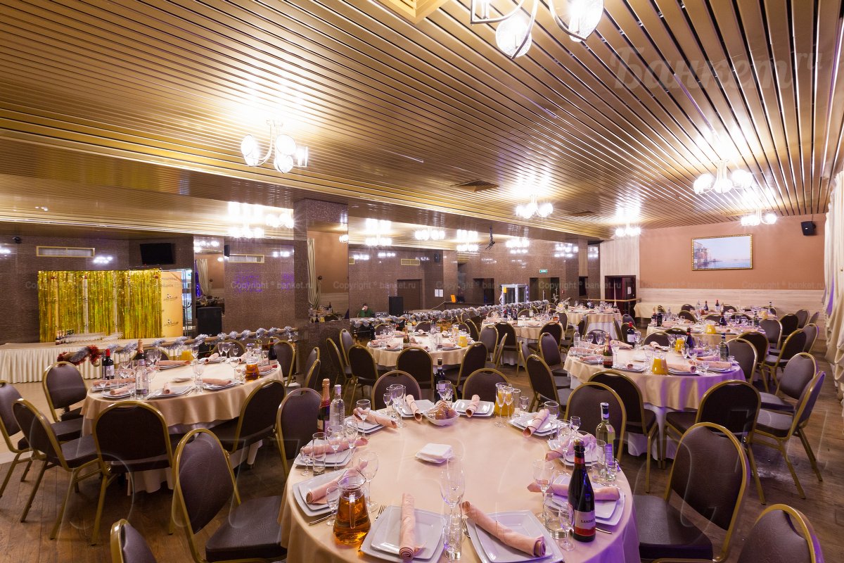 Обеденный зал — Зал приемов Добролюбофф