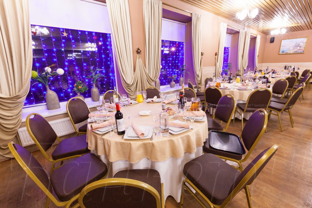 Обеденный зал — Зал приемов Добролюбофф