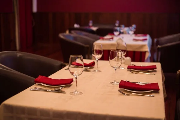 Малый зал Малый зал — интерьер зала