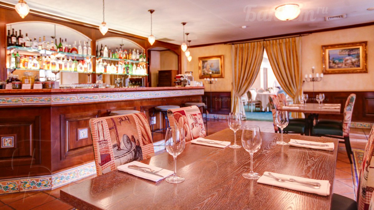 Бар — Капри