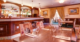 Бар — интерьер зала