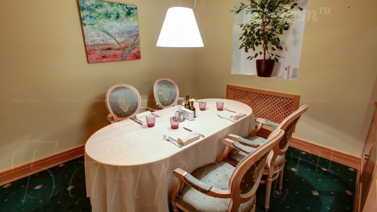 Малый зал — Капри