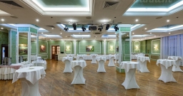 Ресторан Денис Давыдов Ресторан Денис Давыдов — интерьер зала