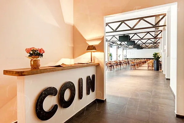Ресторан Coin, Основной зал — фото