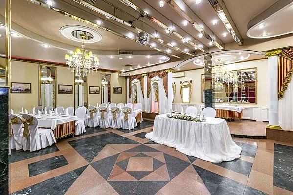 Ресторан Яуза, Центральный зал — фото