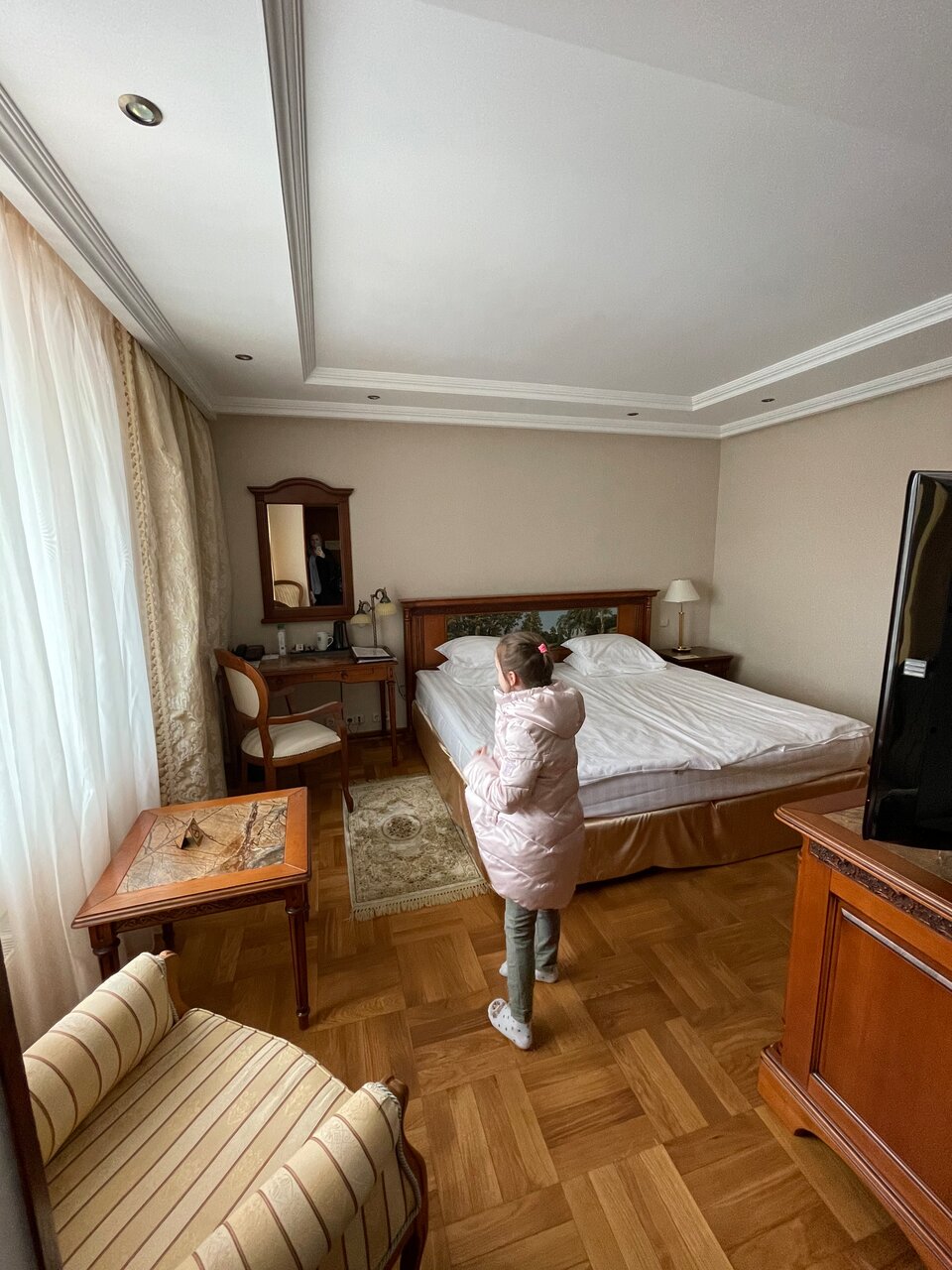 Зал — Времена года