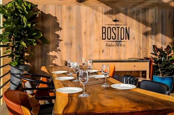 Boston Seafood & Bar, Зал — фото