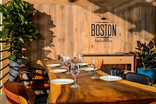 Зал — Boston Seafood & Bar