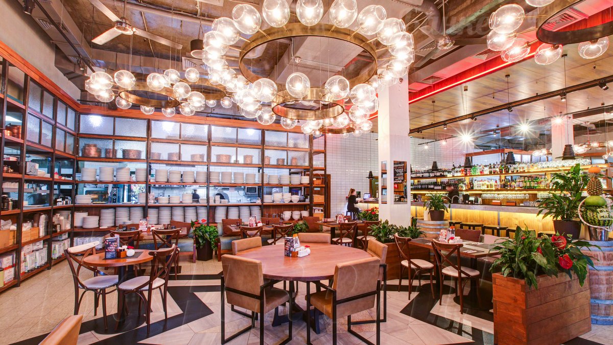 Большой зал — Black Market Cafe