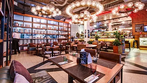 Большой зал — Black Market Cafe, Москва