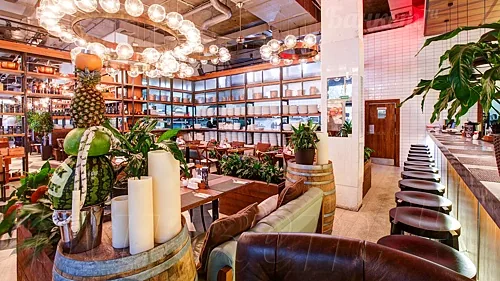 Большой зал — Black Market Cafe, Москва