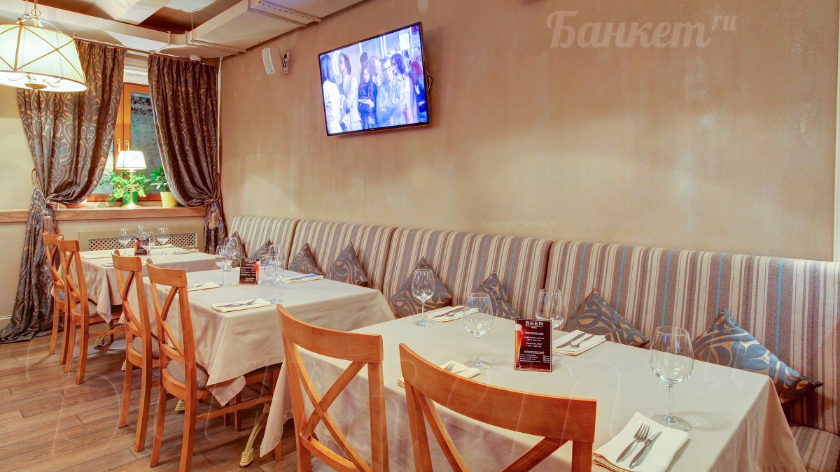 Основной зал — Cafe Majesto