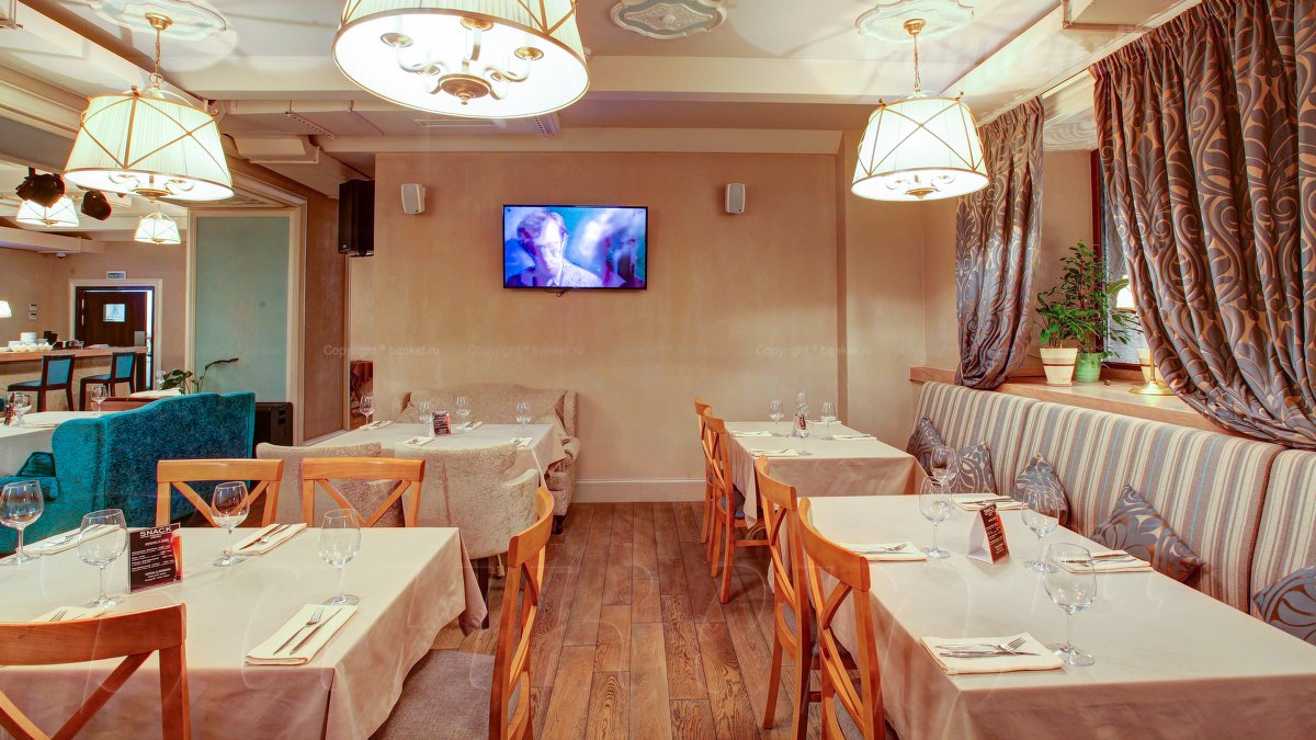 Основной зал — Cafe Majesto