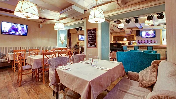 Cafe Majesto, Основной зал — фото