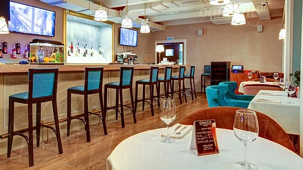 Cafe Majesto, Основной зал — фото