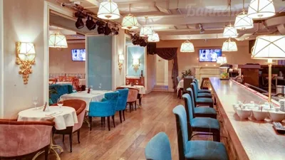 Основной зал — Cafe Majesto