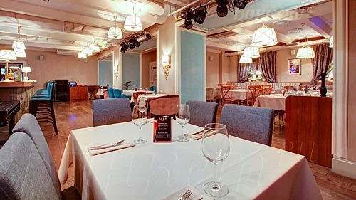 Основной зал — Cafe Majesto, Москва