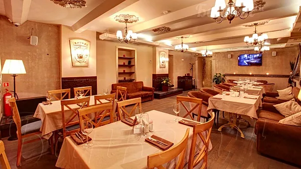 Малый зал — Cafe Majesto, Москва