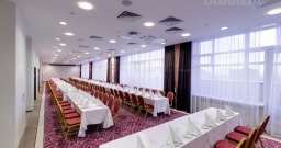 Петровский 1+2 — подробнее о зале